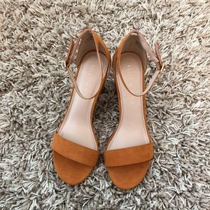 Kelly&Katie_Suede  Sandal_size 8